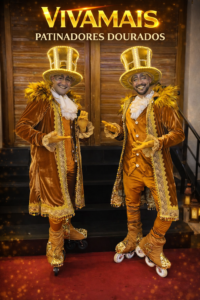 Patinadores Dourados – Casal com figurinos dourados espelhados para festas de 15 anos e casamentos em São Paulo